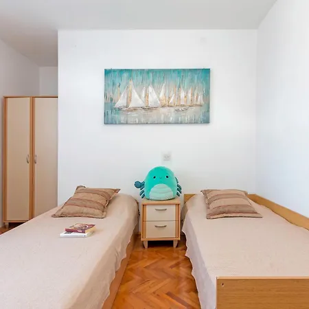 Bright & Spacious With Terrace In Stinjan Appartement Pula