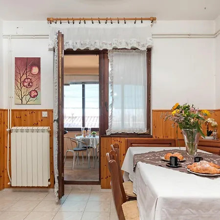 Bright & Spacious With Terrace In Stinjan 公寓 *