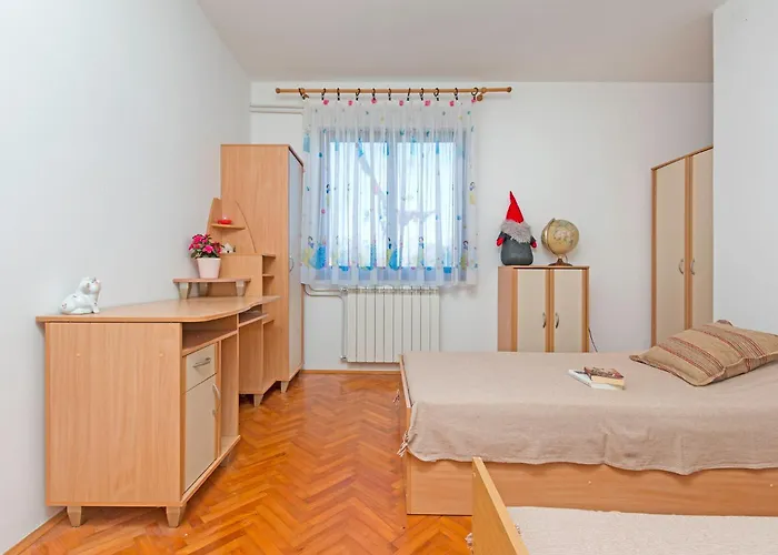 Bright & Spacious With Terrace In Stinjan * 普拉