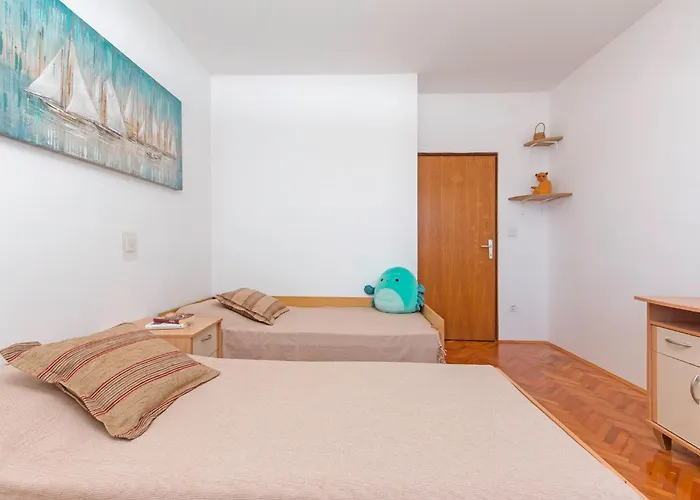 公寓 Bright & Spacious With Terrace In Stinjan