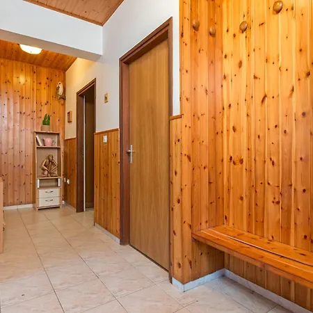 Bright & Spacious With Terrace In Stinjan * プーラ