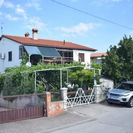 Bright & Spacious With Terrace In Stinjan Apartamento *