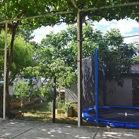 Bright & Spacious With Terrace In Stinjan プーラ