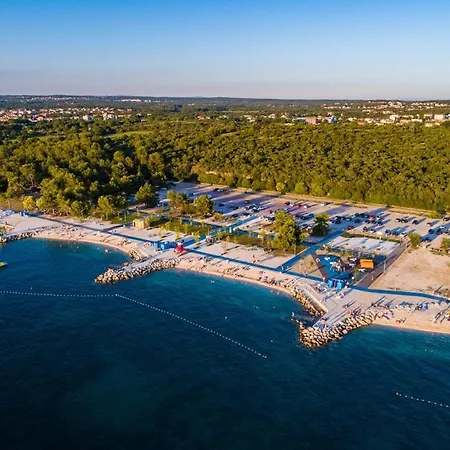 Bright & Spacious With Terrace In Stinjan Daire *