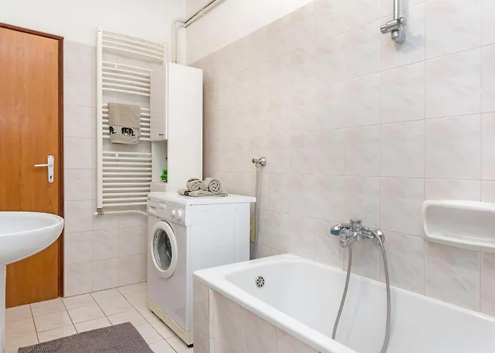 Bright & Spacious With Terrace In Stinjan Апартаменты *