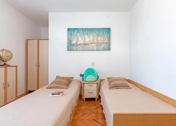 Bright & Spacious With Terrace In Stinjan Апартаменты Пула