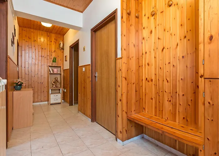 Bright & Spacious With Terrace In Stinjan * Пула