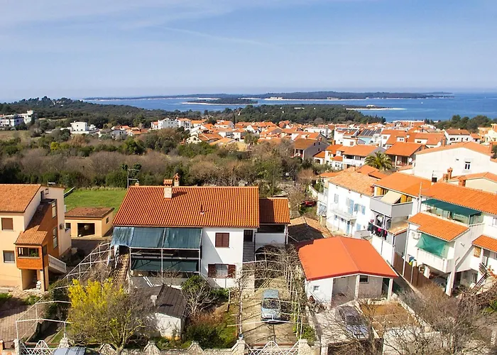 Апартаменты Bright & Spacious With Terrace In Stinjan *