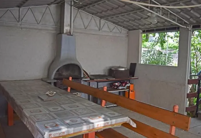 Bright & Spacious With Terrace In Stinjan Апартаменты *