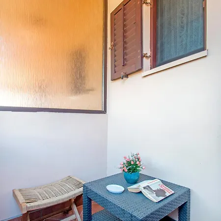 Apartmán Bright & Spacious With Terrace In Stinjan *