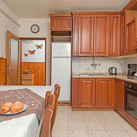 Bright & Spacious With Terrace In Stinjan Apartmán Pula